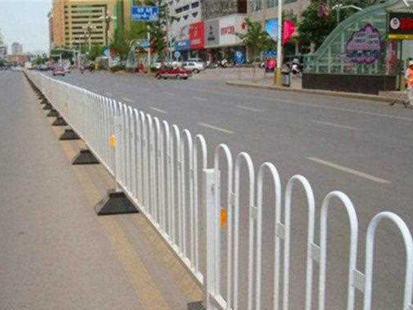 隔離帶護(hù)欄網(wǎng)圖片4
