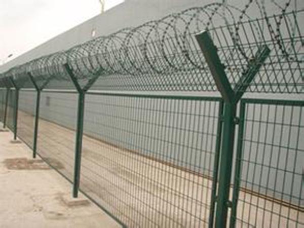 鐵絲網護欄圖片4 鐵絲網護欄圖片4