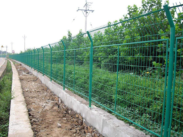 公路護(hù)欄網(wǎng)圖片7 公路護(hù)欄網(wǎng)圖片7