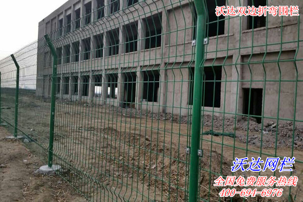 內蒙古工業設計園光伏圍墻護欄網工程圖片3 內蒙古工業設計園光伏圍墻護欄網工程圖片3