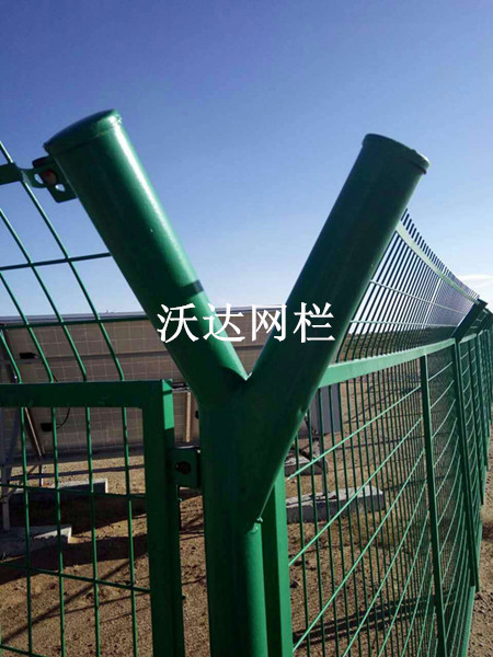 內(nèi)蒙古烏拉特中旗油井護(hù)欄網(wǎng)工程圖片4 內(nèi)蒙古烏拉特中旗油井護(hù)欄網(wǎng)工程圖片4