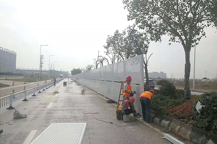 沖孔網(wǎng)護欄圖片6