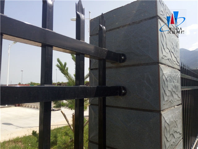 圍墻鐵藝護(hù)欄圖片2