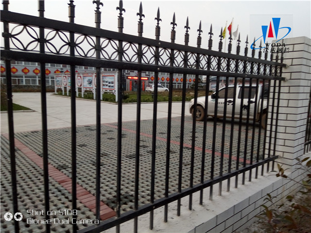 圍墻鐵藝護(hù)欄圖片3