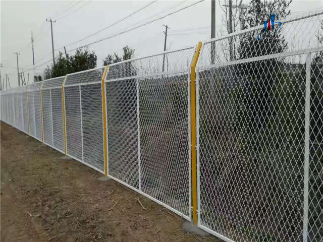 鋼板網護欄圖片5 鋼板網護欄圖片5