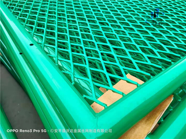 鋼板網護欄圖片6 鋼板網護欄圖片6