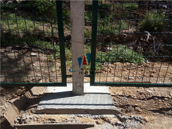 鐵路護欄_金屬柵欄網片工程案例圖片3 鐵路護欄_金屬柵欄網片工程案例圖片3