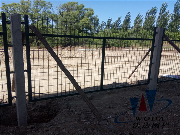 鐵路護欄_金屬柵欄網片工程案例圖片4 鐵路護欄_金屬柵欄網片工程案例圖片4