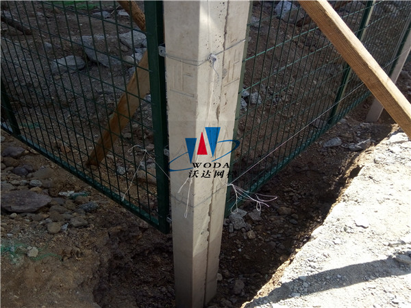 鐵路護欄_金屬柵欄網片工程案例圖片5 鐵路護欄_金屬柵欄網片工程案例圖片5