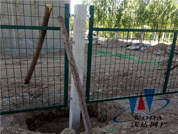 鐵路護欄_金屬柵欄網片工程案例圖片6 鐵路護欄_金屬柵欄網片工程案例圖片6